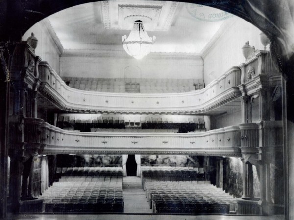 Спектакль-аудиопроменад «Шепот сцены»