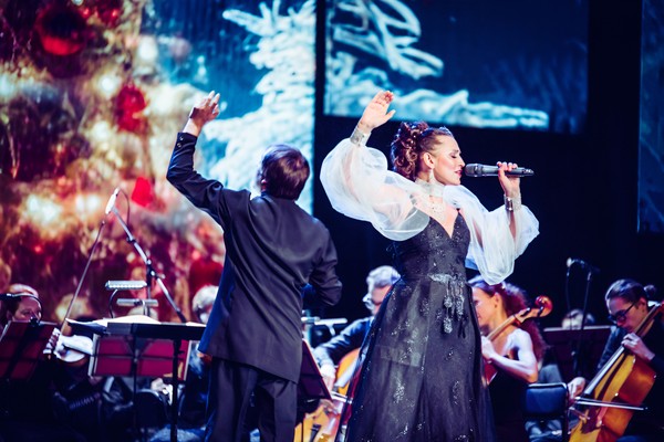 Пока часы двенадцать бьют