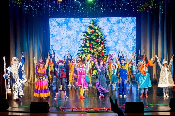Новогодний спектакль «Чудеса возвращаются!»
