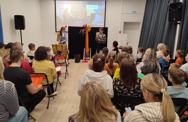 Новогоднее представление «Лисичка-сестричка и серый волк»