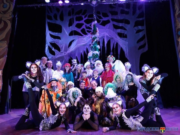 Новогодний мюзикл «Удивительные приключения Маши и Вити» по мотивам пьесы П. Финна