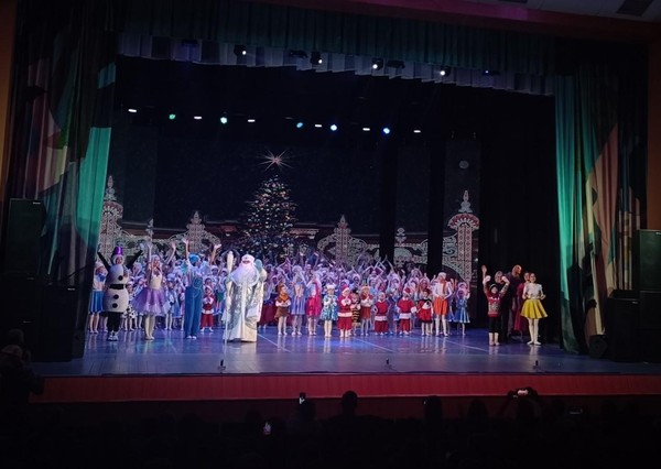 Спектакль «Новогоднее приключение Волка и Козы»