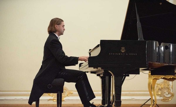 Предновогодние экспромты и интермеццо. Шуберт, Брамс, Чайковский