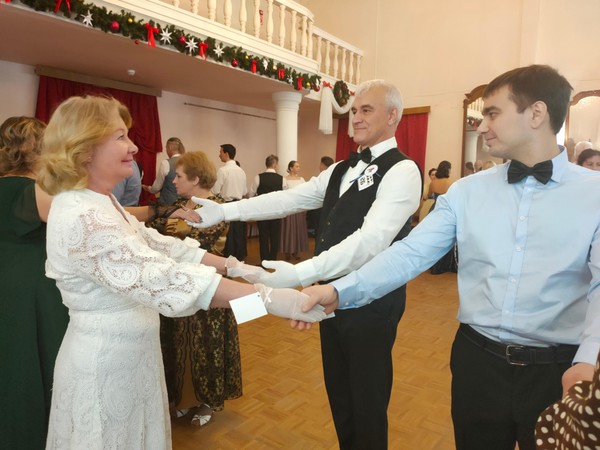 Предновогодний танцевальный вечер в Доме Коммерческого собрания