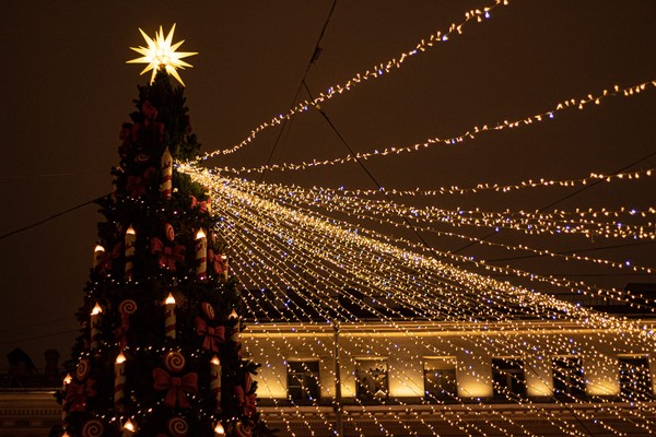 Новогодняя весёлая экскурсия по Петербургу: «2 в 1» с комиком и гидом