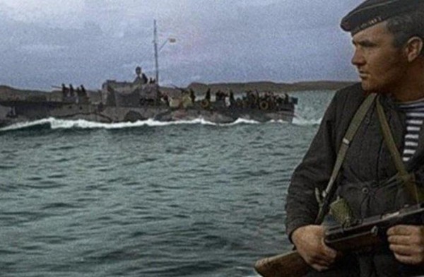 Историческая реконструкция оперетты «Раскинулось море широко»