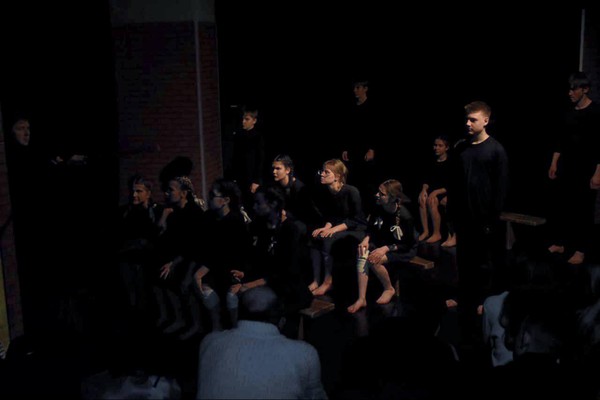 Открытый показ для родителей спектакля «А зори здесь тихие»