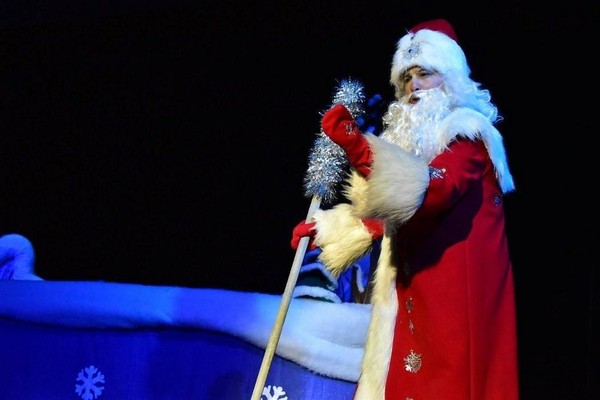 Праздничная программа «В гостях у Деда Мороза»