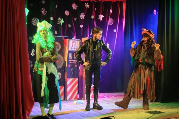 Новогоднее представление «Когда замерли часы»