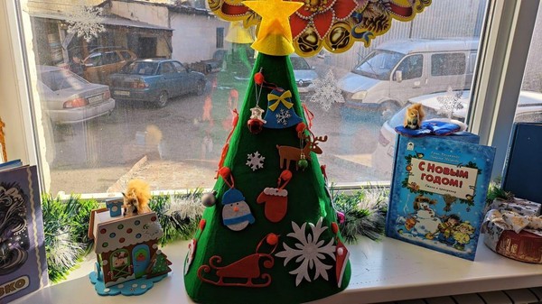 «Ёлка! Книга! Новый год!»: библиоигра для детей с нарушением зрения