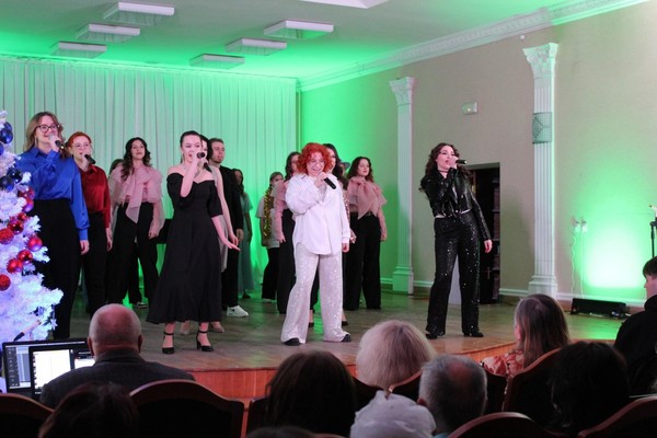 Концерт отделения эстрадного пения «По дороге в Новый год»