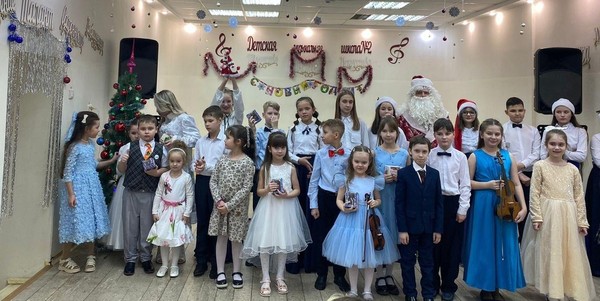 «Новогоднее конфетти» –концерт оркестрового отделения