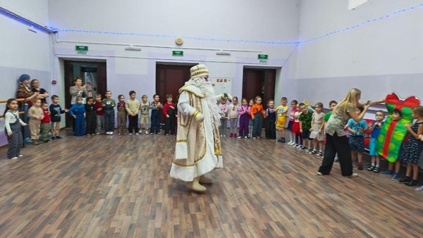 Новогодняя игровая программа «Как вредная колдунья в новогоднее чудо поверила»