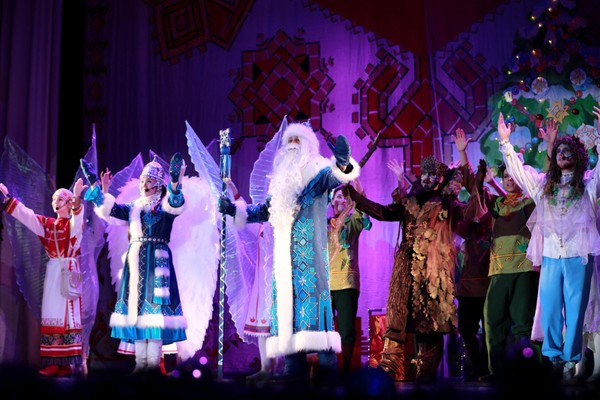 Спектакль «В сказочном институте Деда Мороза»