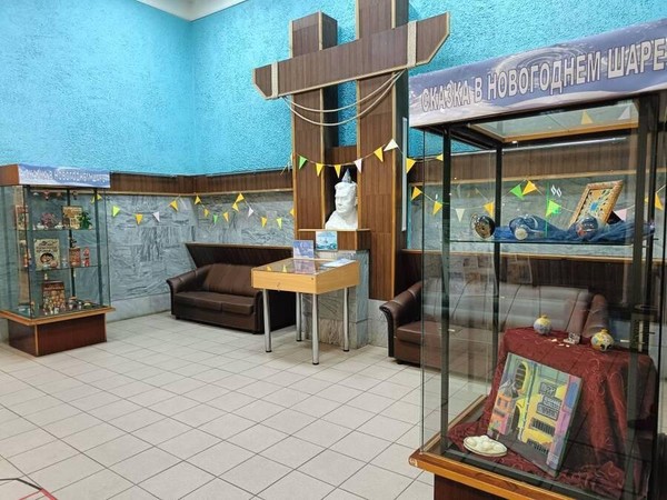 Выставка творческих работ «Сказка в новогоднем шаре»