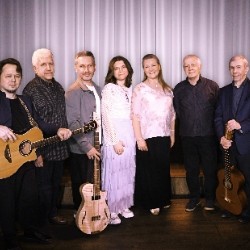 «Песни нашего века» с программой «Диалог у новогодней ёлки»