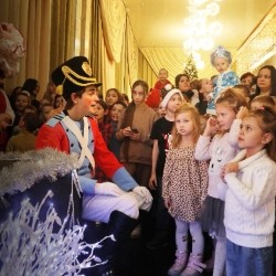 Новогодняя интермедия «История игрушек»