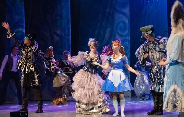 Театрализованное интерактивное шоу «Алиса в Стране новогодних чудес»