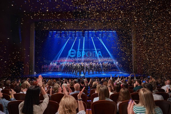 Отчетное шоу театра «Европа»