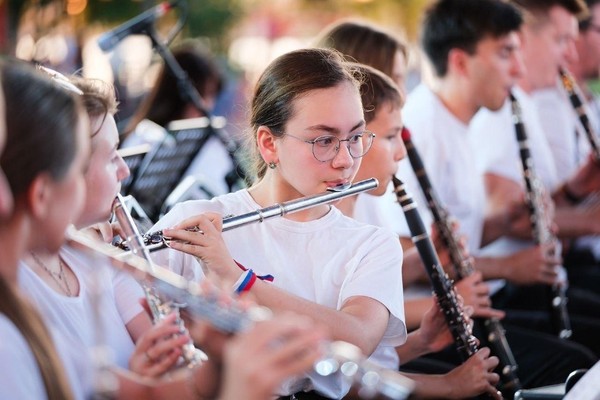 Внутришкольный проект-Музыкальная гостиная «Красочные звуки сказки»