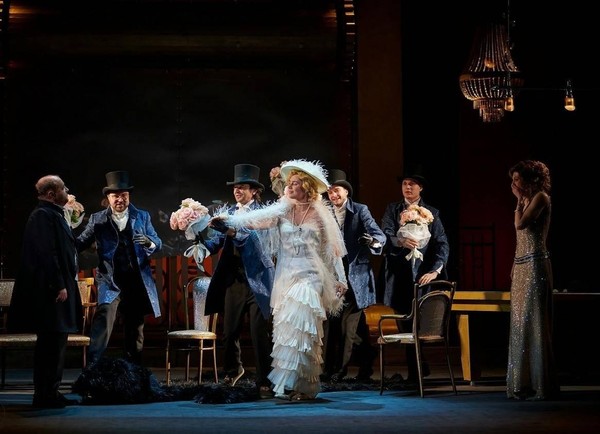 Спектакль «Бешеные деньги»