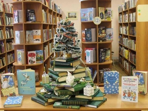 Выставка «Новогодний книгоград»