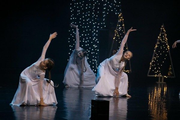 Программа «Новогодний концерт коллективов Общественно-культурного центра»