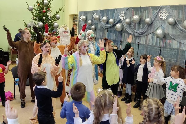 Новогодняя программа «Лошадка мохноногая торопится, бежит»