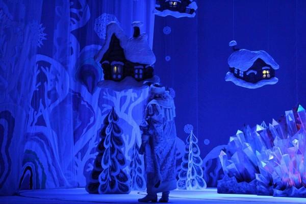 Новогодние спектакли для учащихся 1-2 классов МБОУ ЦО № 6