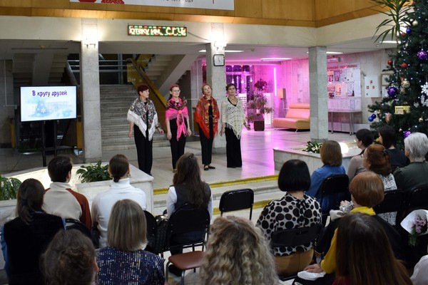 Праздничная программа «В кругу друзей»