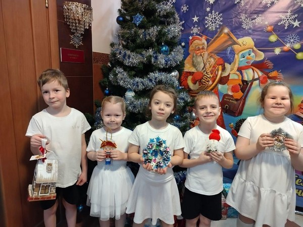 Выставка ёлочных игрушек