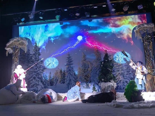 Спектакль «Как стать Снегурочкой»