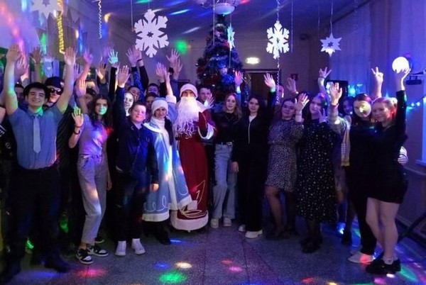 Программа «В пяти шагах от Нового года»