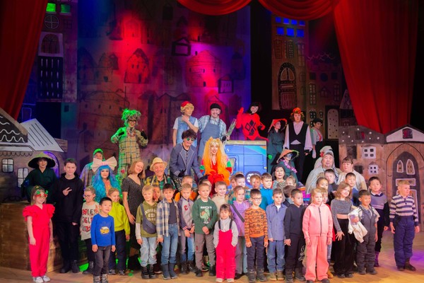 Новогоднее представление «Новогодние приключения домовенка Кузи»