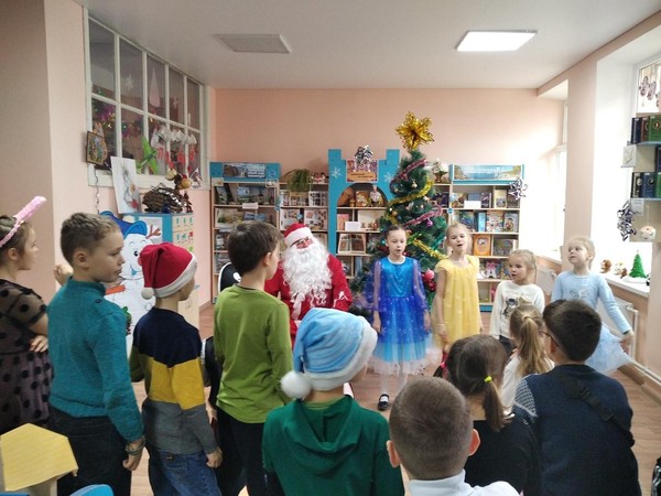 Литературный праздник «Подарок ёлочке»