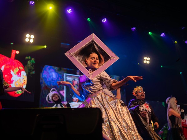 Музыкальная сказка «Новогодние приключения Саши и Шуры»