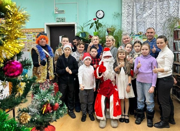 Новогодний капустник «Дед Мороз и Снегурочка приглашают в библиотеку»