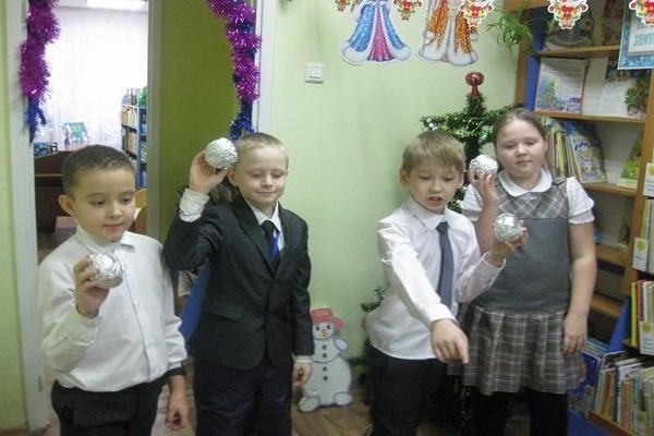 Игровая программа «Новый год в книжной обложке»