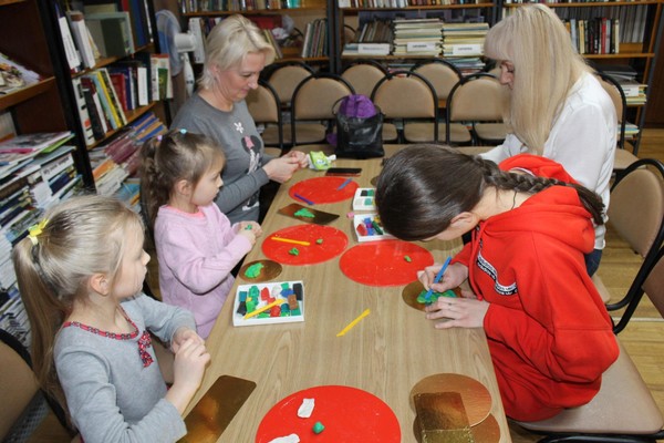 Занятие в изостудии «Акварелька» с мастер-классом по живописи
