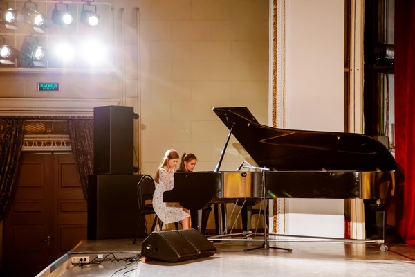 Новогодний концерт фортепианного отделения УДШИ им. В. Н. Пегова