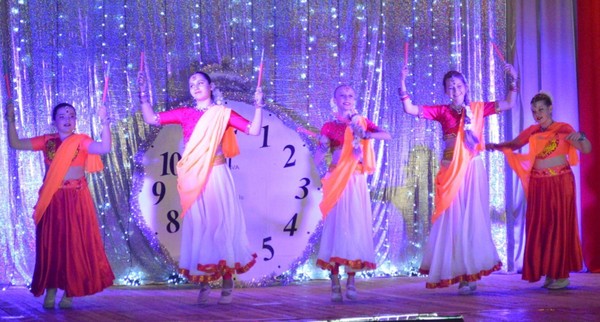 Праздничный концерт «Новый год к нам мчится»