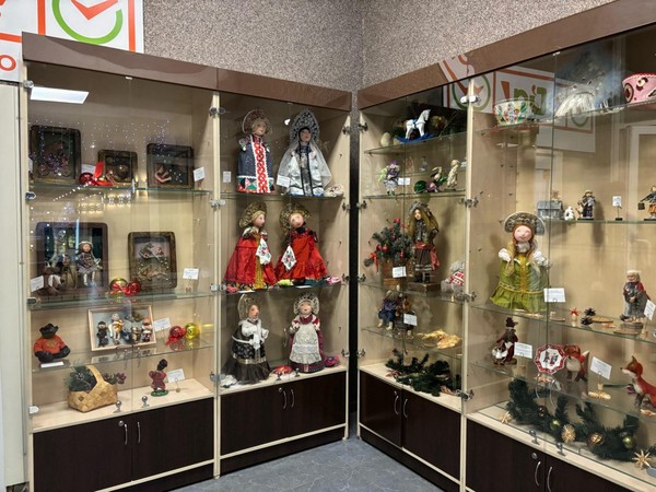 Новогодняя выставка «Зимние сновидения. Диалог у ёлки»