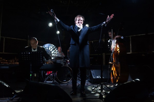 Алекс Абра. Sinatra Christmas