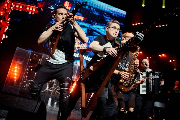 Новогодняя дискотека с Bis-Quit Band: Хиты 80-х, 90-х, 2000-х