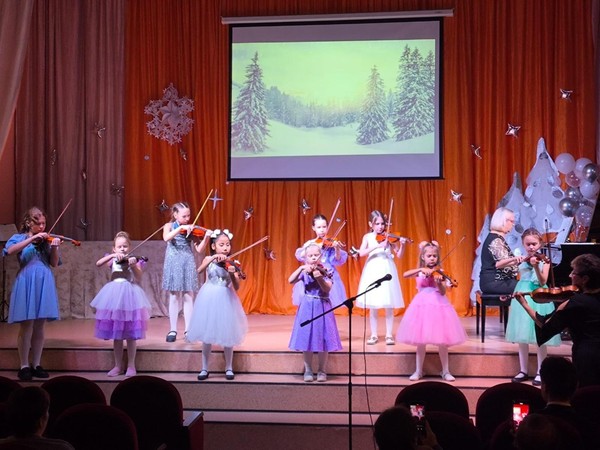 Новогодний концерт Образцового ансамбля скрипачей «Каприччио»