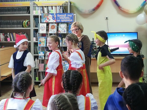 Игровая программа «Новый год шагает по планете»