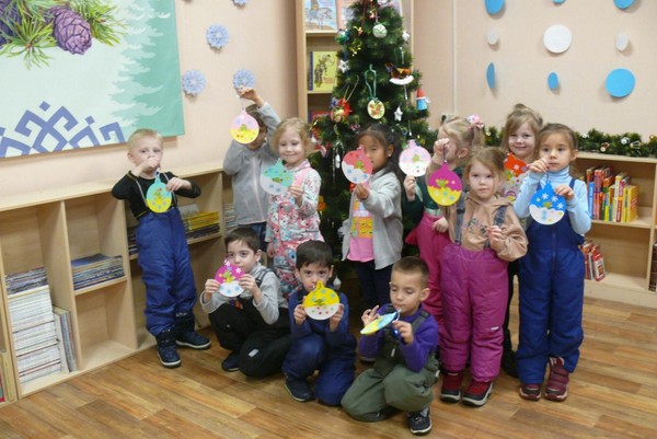 Познавательно–игровая программа «В гостях у ёлочки»