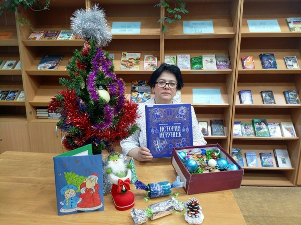 Познавательный час «История новогодней игрушки»