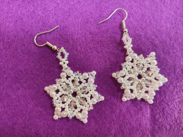 Плетем серьги из бисера