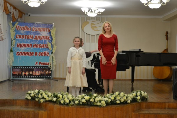 Концерт академического вокала «Пока часы двенадцать бьют»